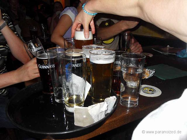 2011 Hands up at Kilians 044.jpg - Und warm war es auch... nicht das Bier!